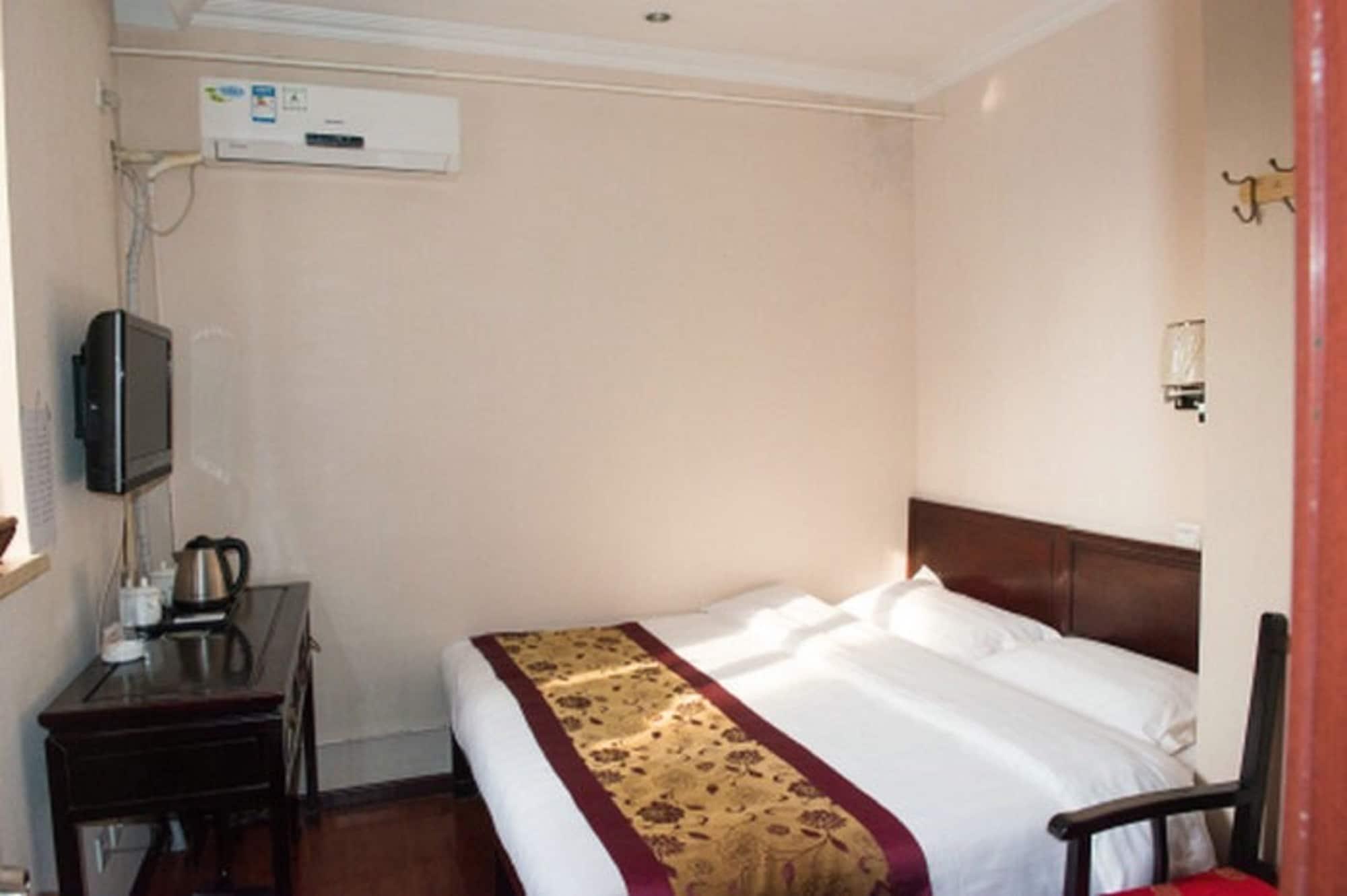 Hyde Courtyard Hotel