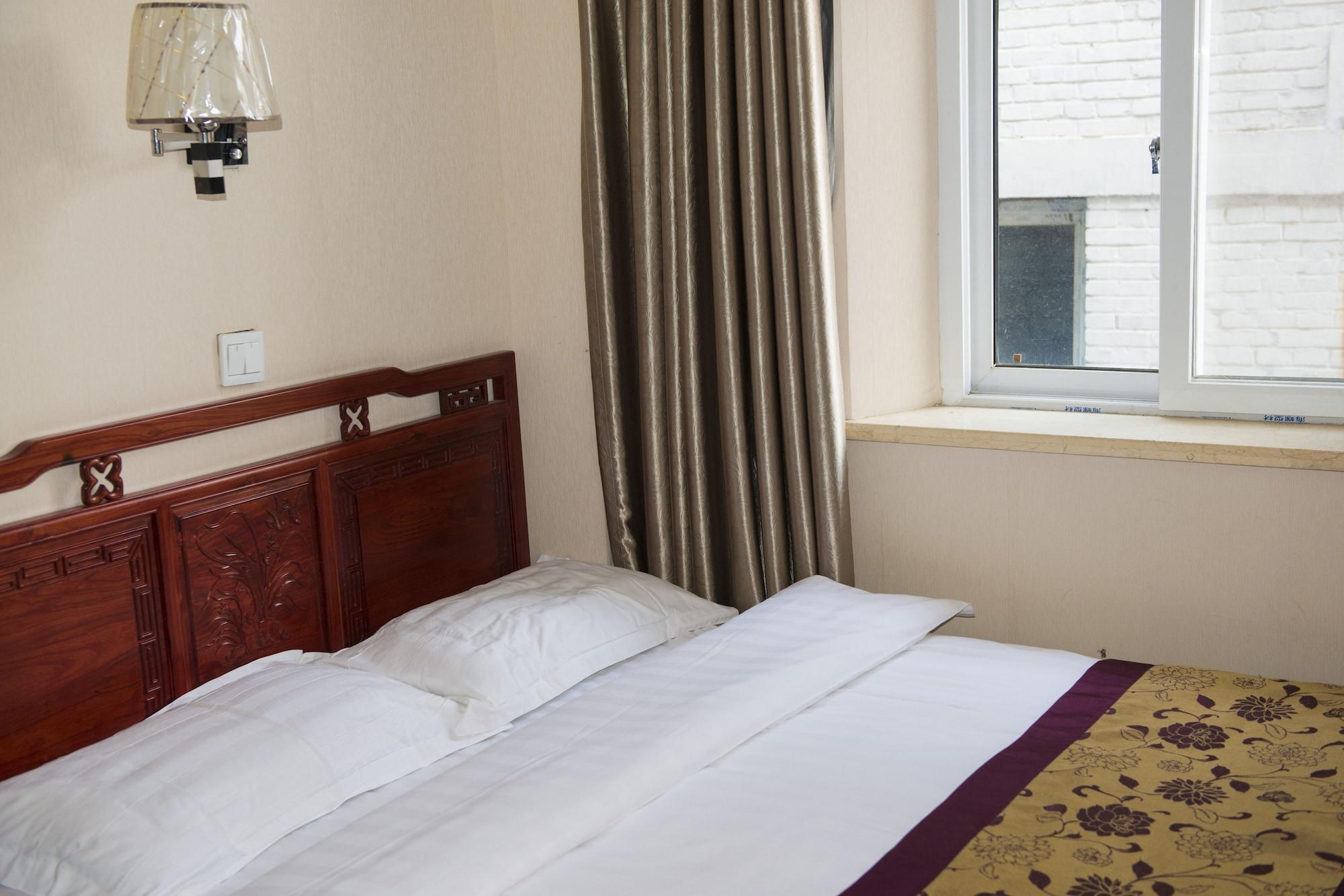 Hyde Courtyard 3*