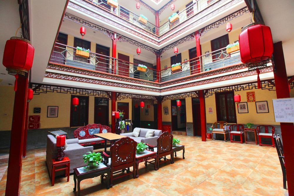 Hotel Hyde Courtyard